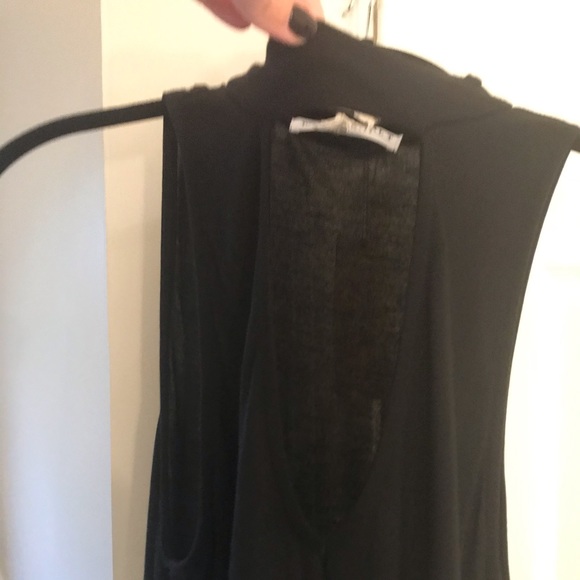 Black keyhole tee - Picture 2 of 3